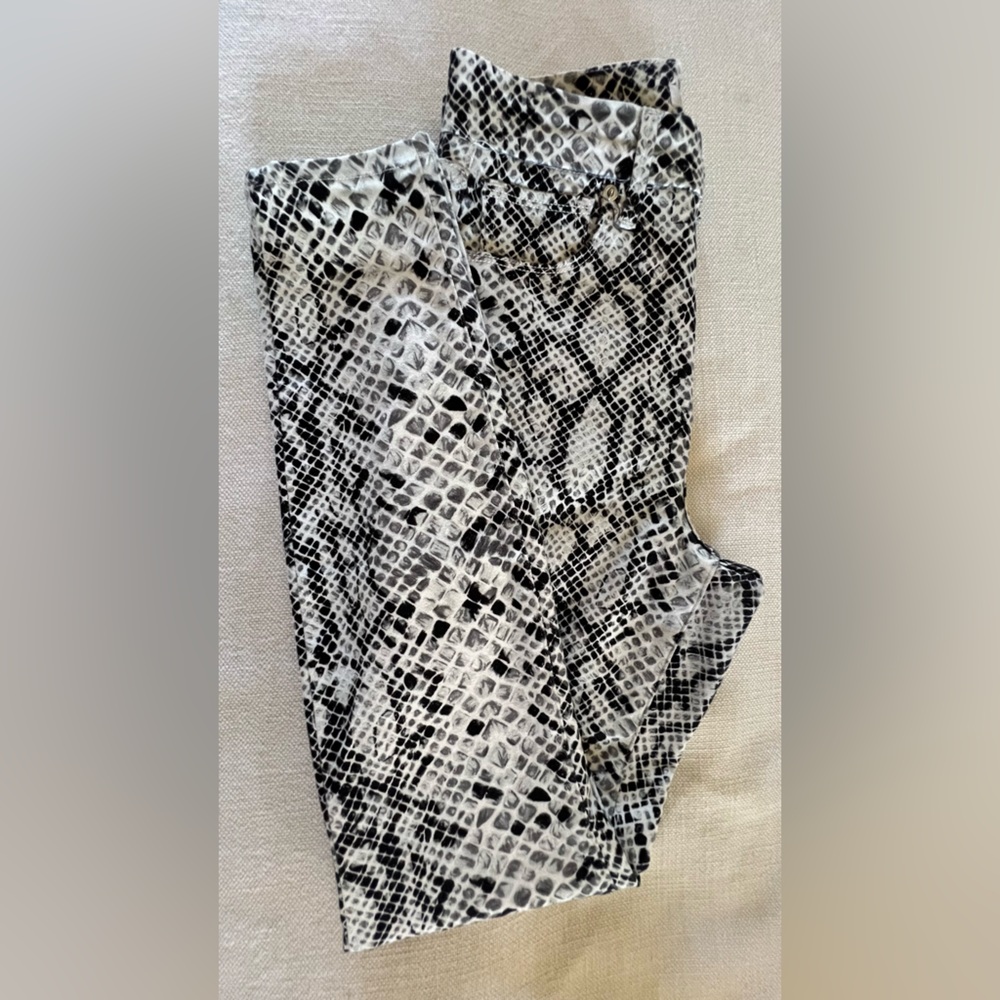 Good American Monochrome Snake Print jeans size 6/28